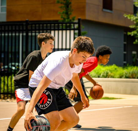 Jackson Kelly training basketball players in kitchner-waterloo,ontario